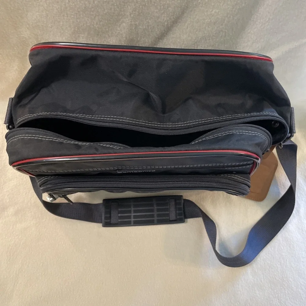 Samsonite Oyster Black + Red Trim Medium Shoulder Strap Bag Luggage Vintage 1987